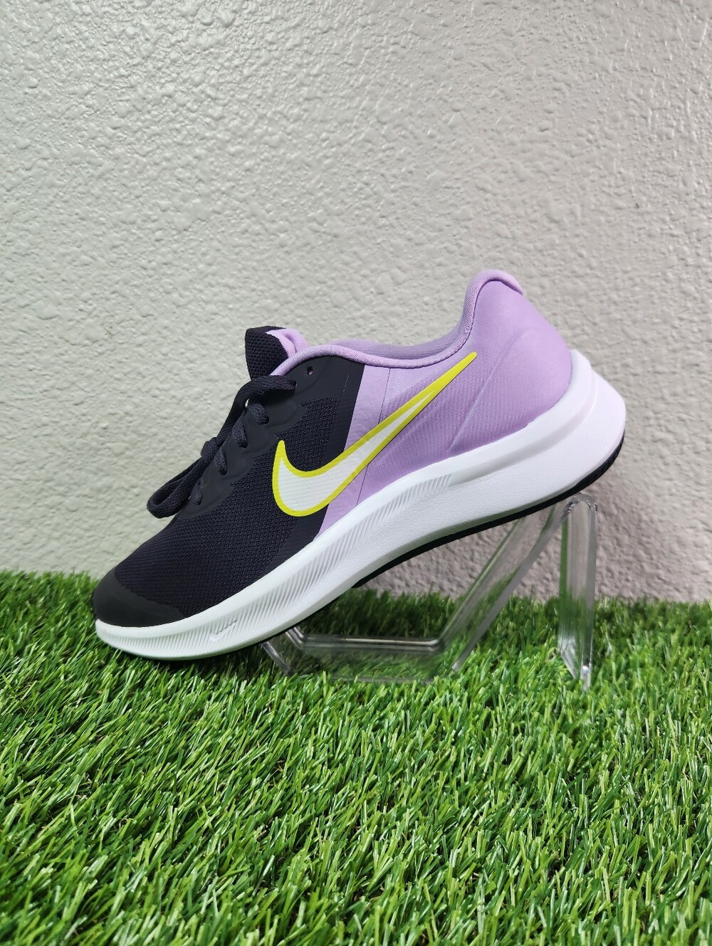 Nike Star Runner 3 Gs Size Youth 6.5/ Women's Size 8 (DA2776 500)